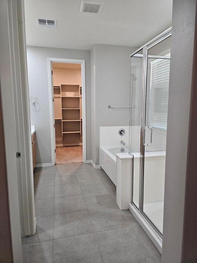 Building Photo - 15092 W Portland St