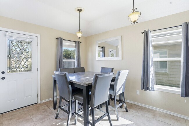 Building Photo - 11402 Overland Trail Dr