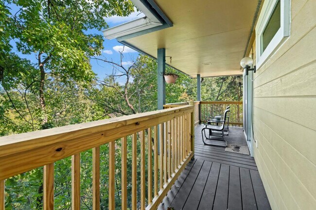 Building Photo - 2140 Battle Hill Rd