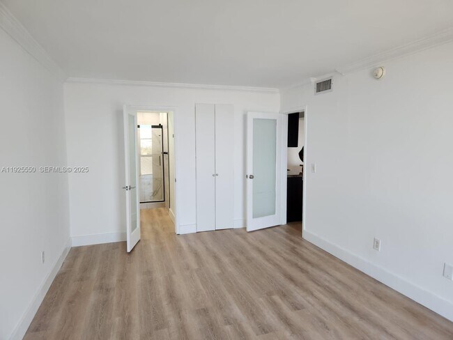 Building Photo - 2350 NE 135th St