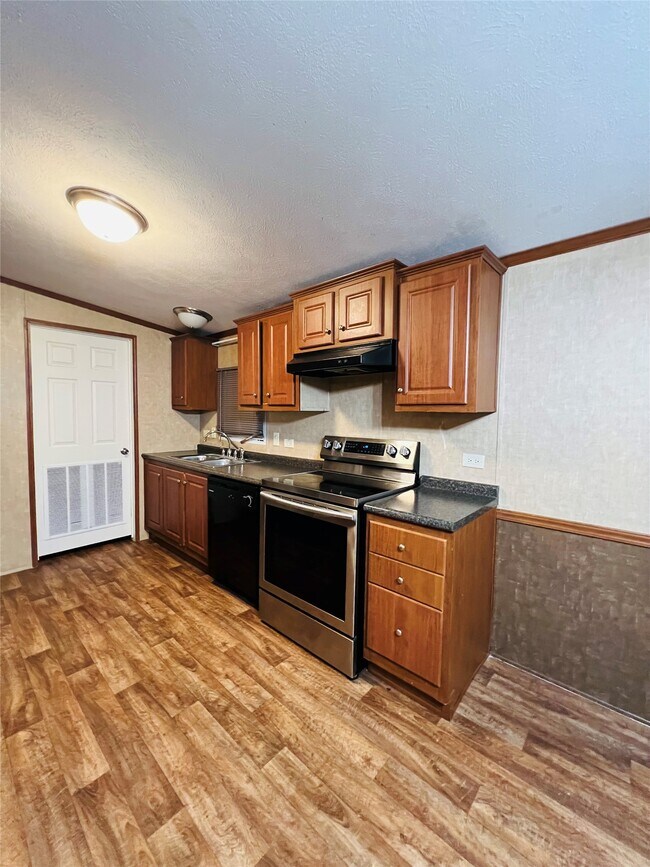 Building Photo - 16381 Hunters Green Dr