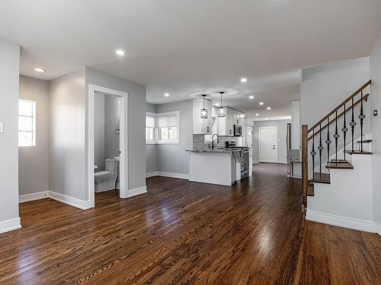 Building Photo - 7225 E Prairie Rd