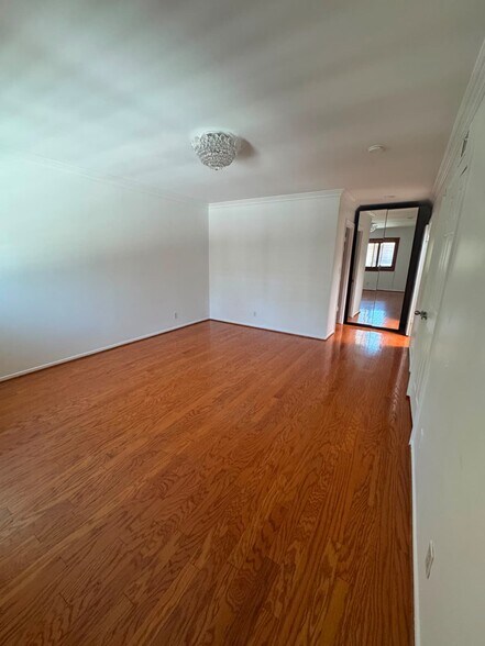 Building Photo - 4153 W Sarah St