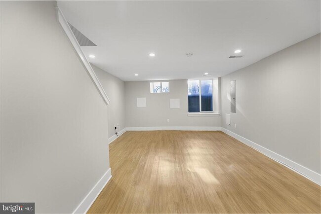 Building Photo - 912 Ellsworth St