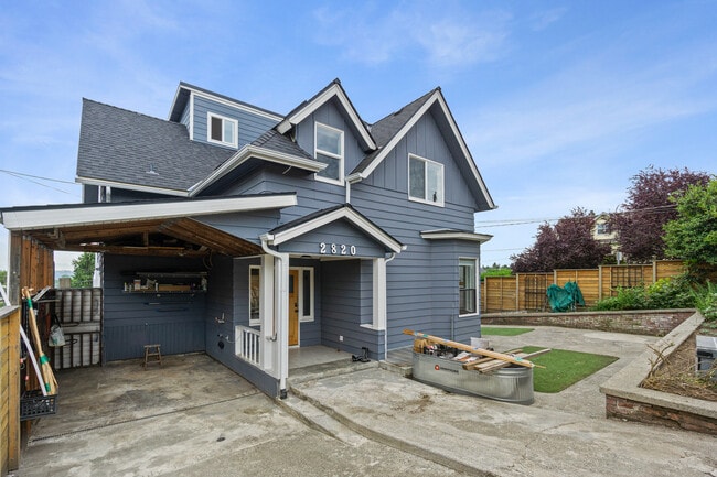 Building Photo - 2820 19th Ave S