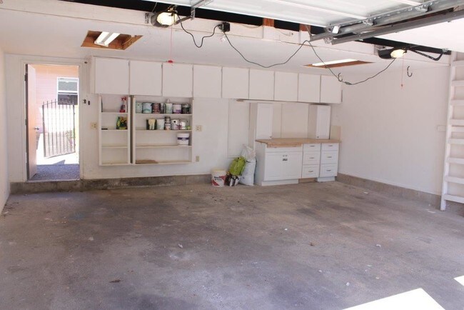 Building Photo - 2 br, 2.5 bath House - 14905 SW 106th Ave