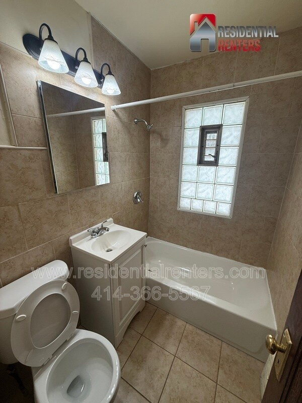 Building Photo - 5435 N 40th St
