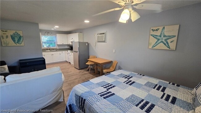 Building Photo - 685 Lake June Rd