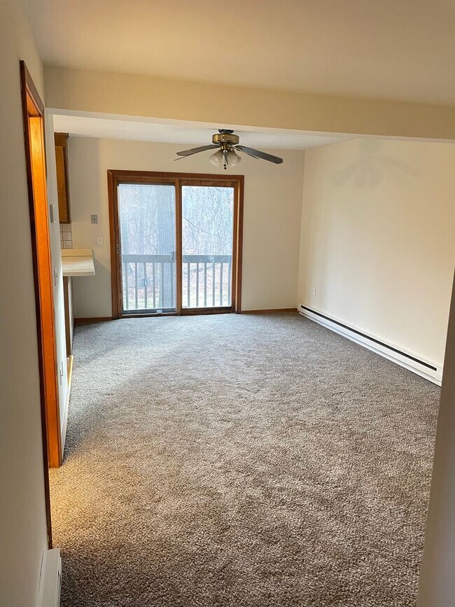 Building Photo - Plainville Woods Condo