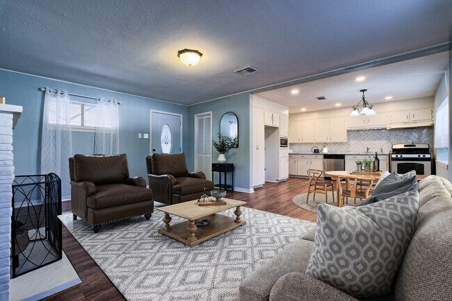 Building Photo - 5907 Nancy Ann St