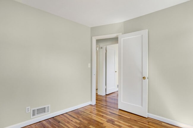 Building Photo - 3-Bed 2-Bath Home with Detached Studio Apartment!