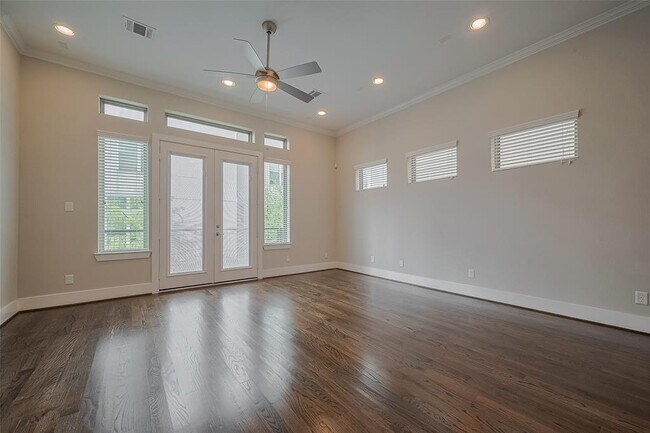 Building Photo - 5837 E Post Oak Ln