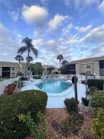 Building Photo - 5920 7th Ave W