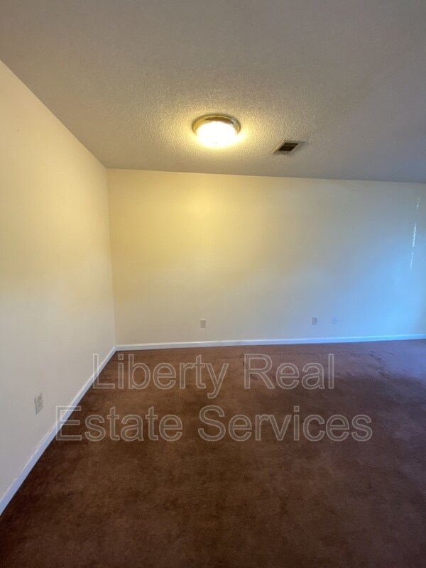 Building Photo - 1100 Pineland Ave