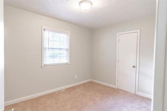 Building Photo - 205 N Glover St