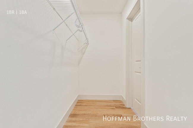Building Photo - 823 3rd St