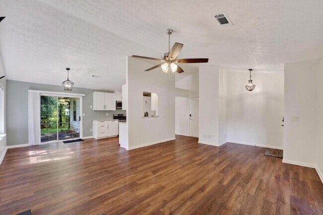 Building Photo - 2558 Candlewood Way