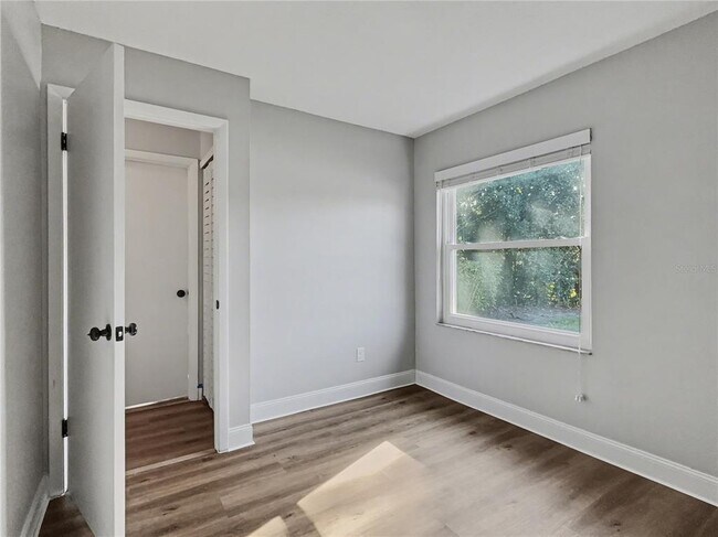 Building Photo - 109 Wild Elm Ct