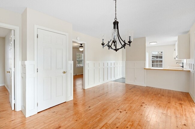 Building Photo - Beautiful 3 BR, 3BA Home-District 1 Schools, Walking Distance to Downtown Inman