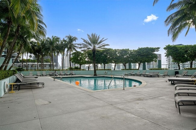 Building Photo - 1900 N Bayshore Dr