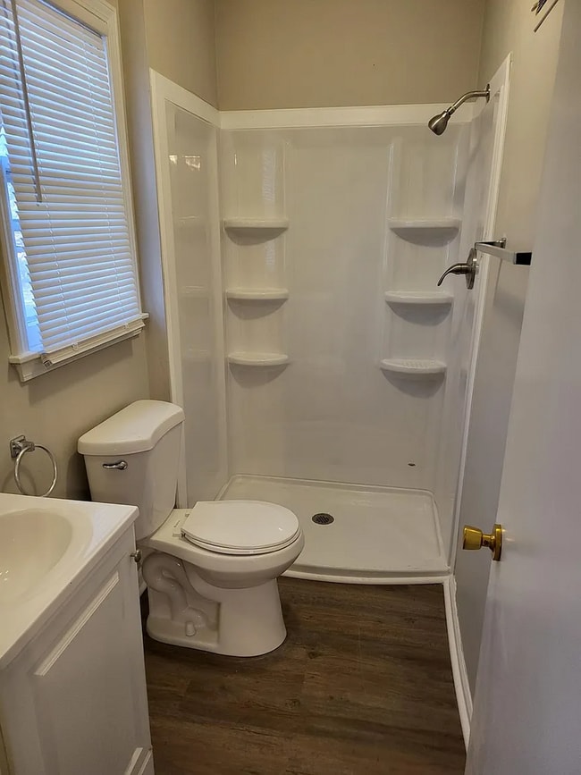 Building Photo - Spacious 4 Bed, 2.5 Bath Home with Fireplace & Garage in Independence, MO