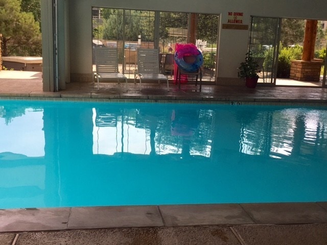 Building Photo - Beautiful 1-Bedroom with Balcony & Garage Available for Move In NOW