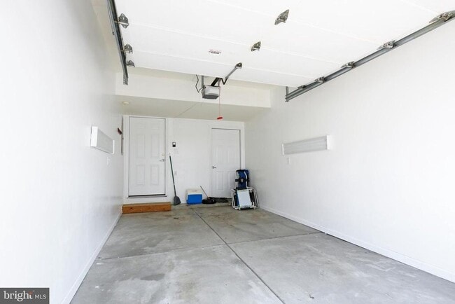 Building Photo - 5123 Ventnor Ave