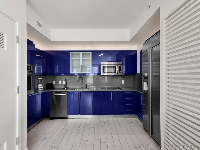 Building Photo - 3101 Bayshore Dr