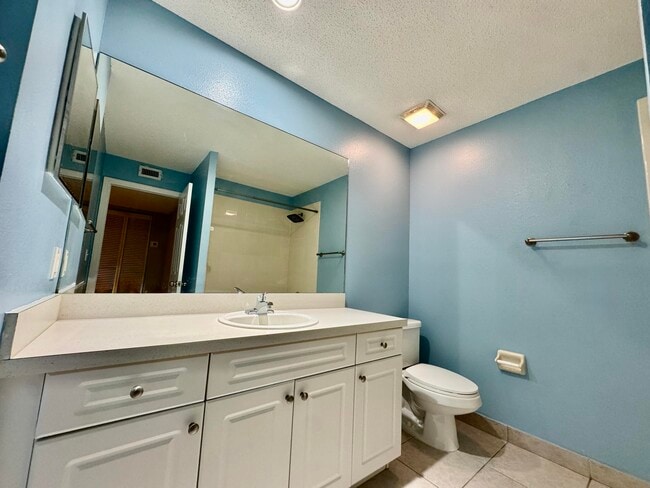 Building Photo - 2216 White Pine Cir