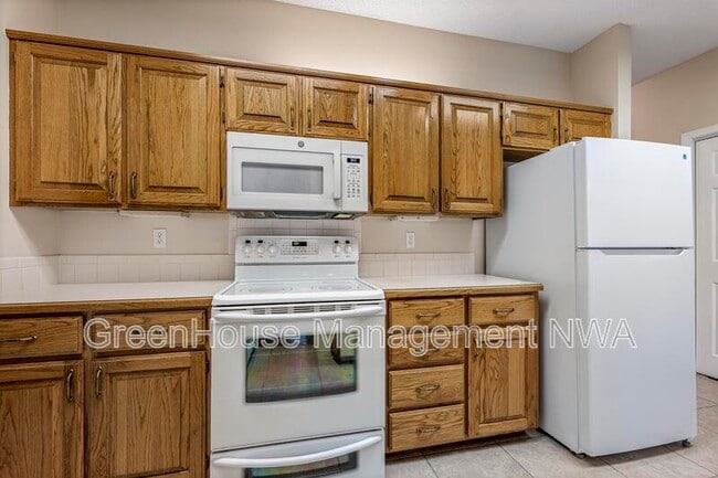 Building Photo - 5 Tanyard Ln