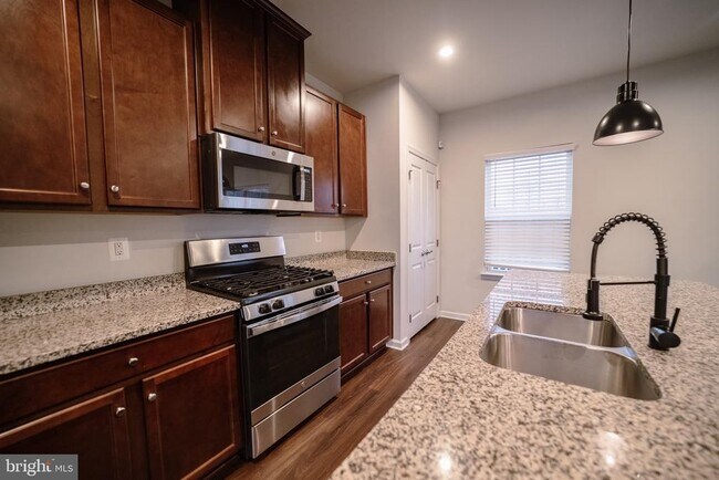 Building Photo - 9816 Cedarmass Cir