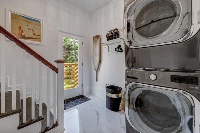 Building Photo - 20 M L King Ave