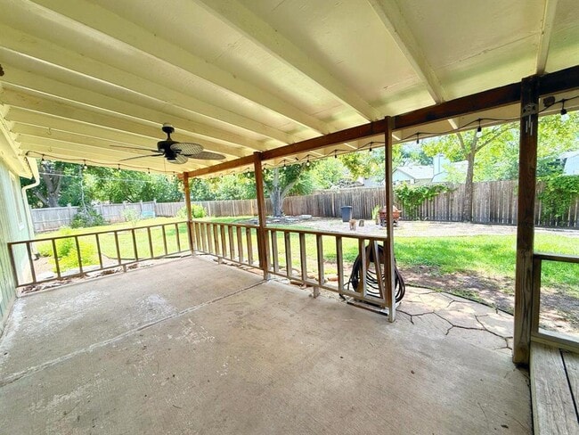 Building Photo - 2631 Oak Meadow Dr