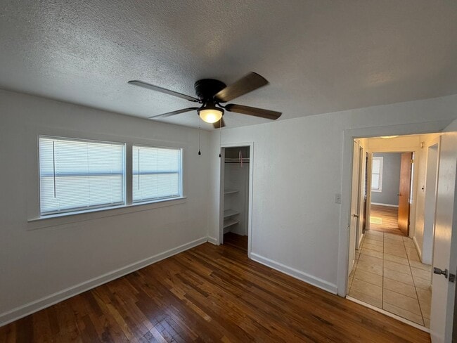 Building Photo - 3 Bed 1 Bath Home