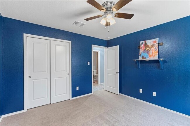 Building Photo - 1104 Hillrose Dr