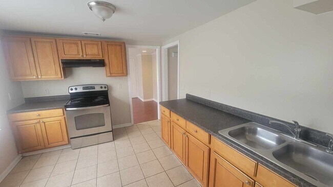 Building Photo - 925-927 Flood St