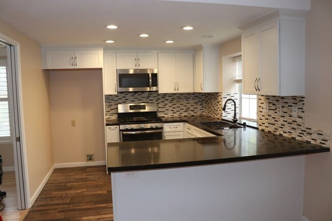 Building Photo - Spacious ALPINE 3 Bedroom 2.5 Bath 2 Story on a Cul De Sac