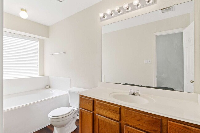 Building Photo - 203 Paradise Ln