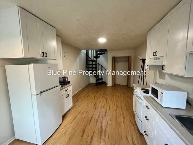 Building Photo - 1680 Calkins Ave