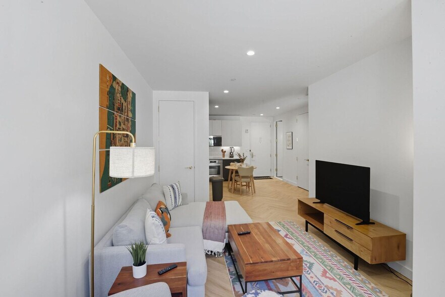 Building Photo - 980 6th Ave