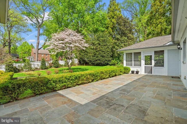 Building Photo - 4905 Dorset Ave