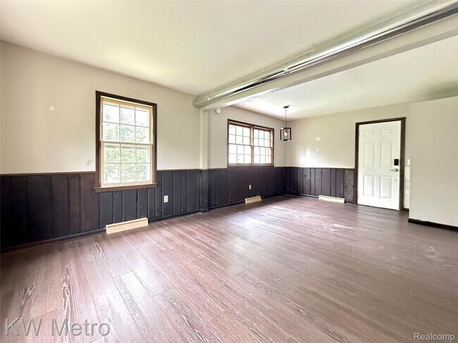 Building Photo - 1305 Collegewood St