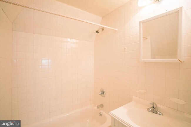 Building Photo - 4244 Spruce St