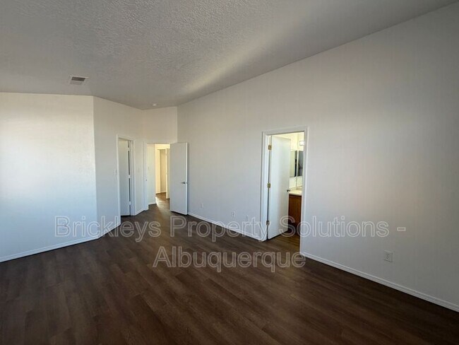 Building Photo - 10627 Brookline Pl NW
