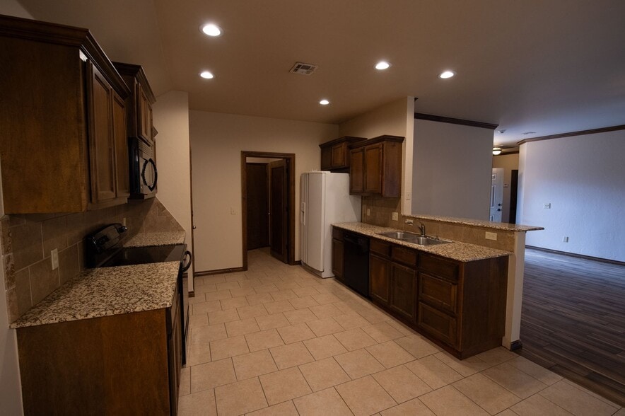 Building Photo - 13145 Austrian Pine Dr