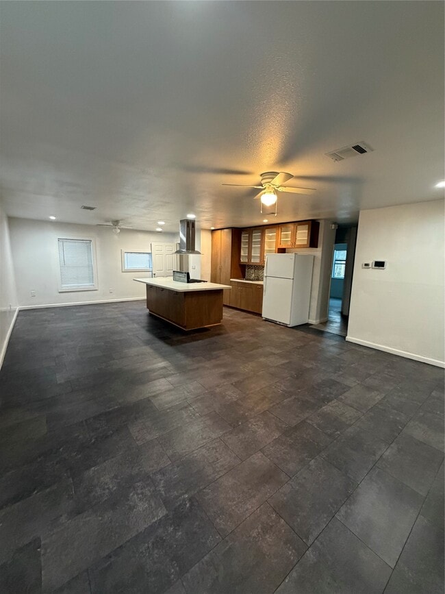 Building Photo - 8308 Lenore St