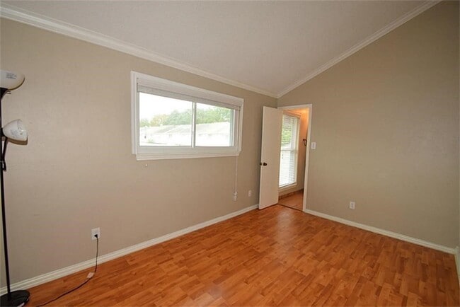 Building Photo - 9323 Westwood Village Dr