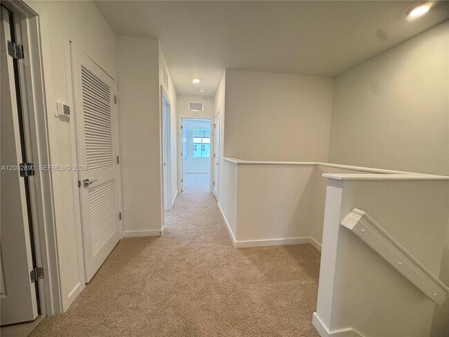 Building Photo - 178 NE 14th St