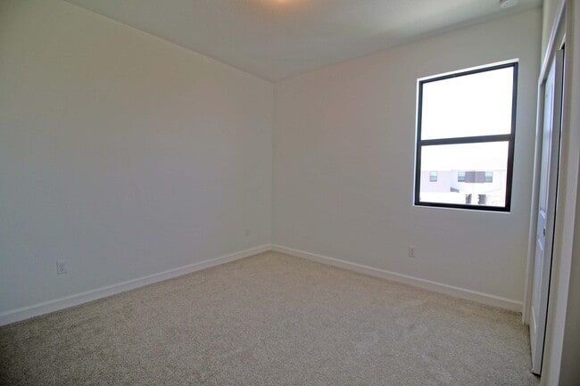 Building Photo - 14050 SW Thorens Dr