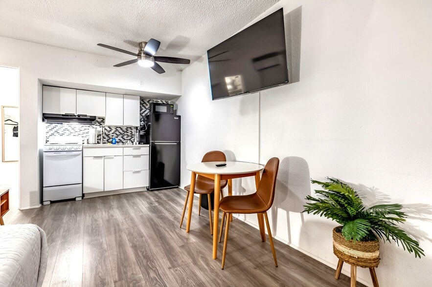 Building Photo - Satoshi Hideout- Simple living in Downtown St Pete